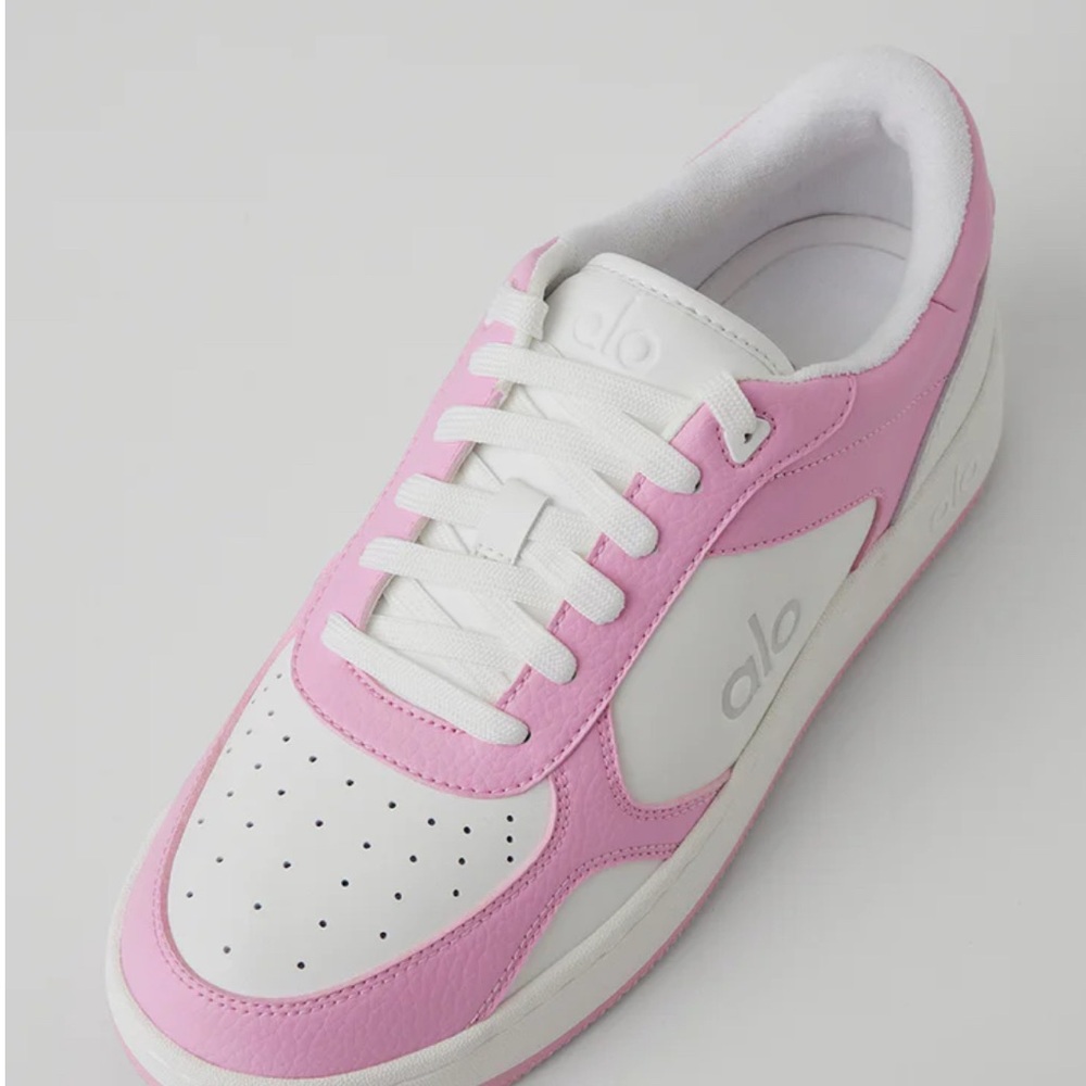 ALO Yoga Women's Light Pink Sneakers - Picture 3 of 4